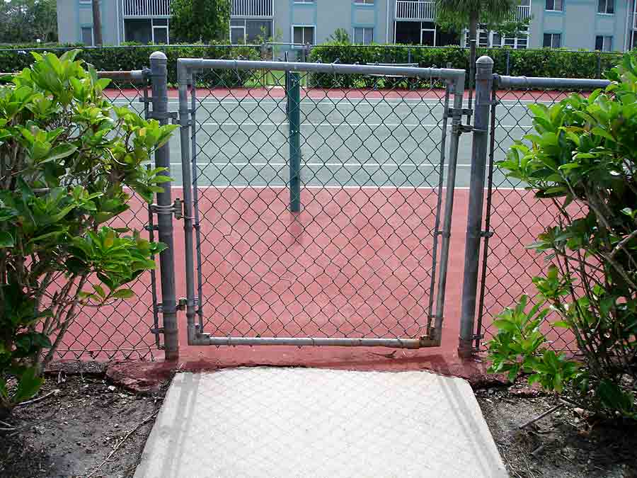 FURSE LAKES Tennis Courts